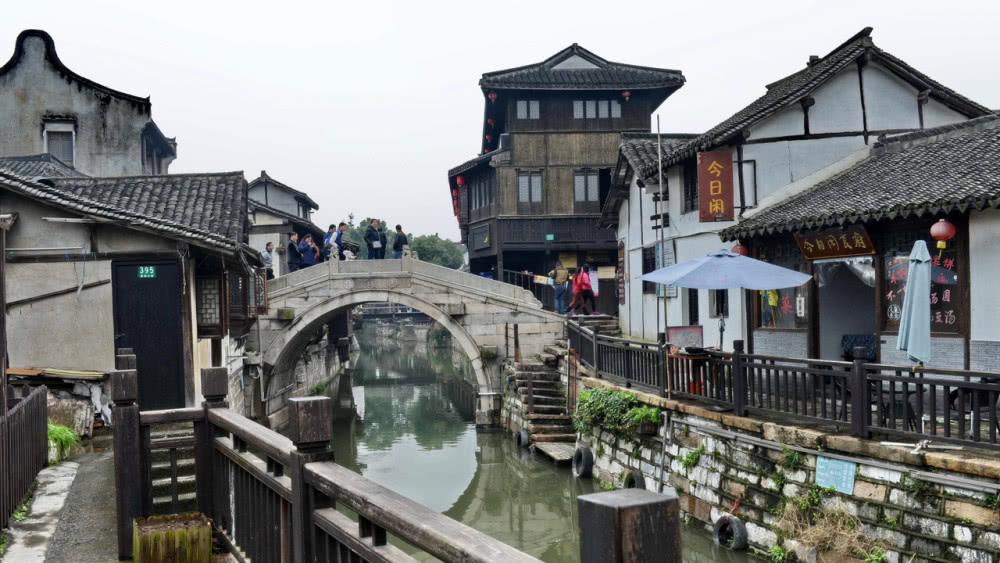 努力跳跃